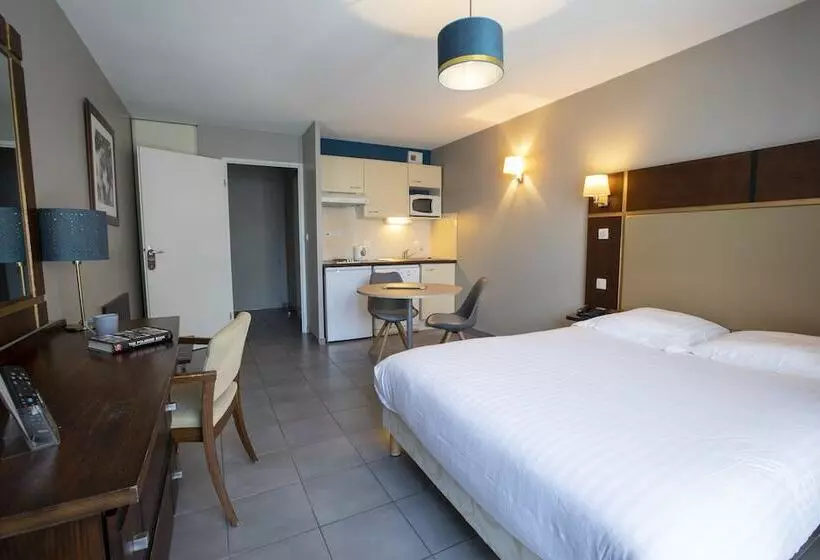 Отель Les Pins Galants