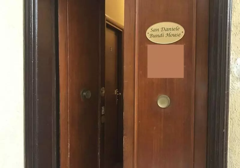 هتل San Daniele Bundi House