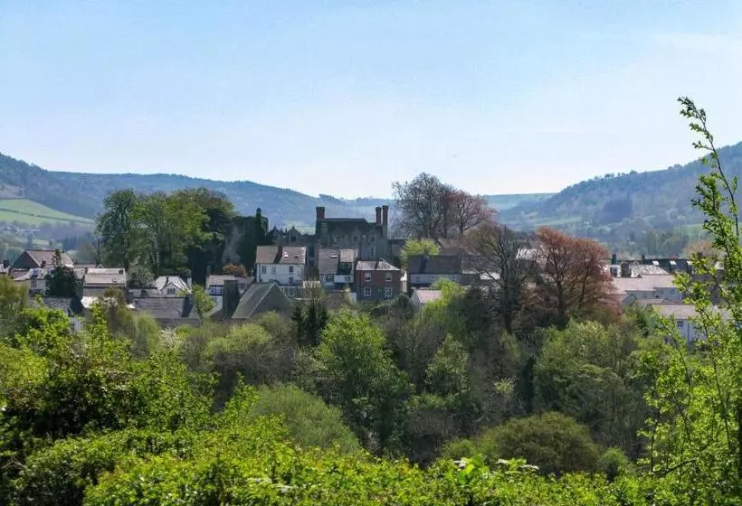 בית מלון כפרי Seven Stars