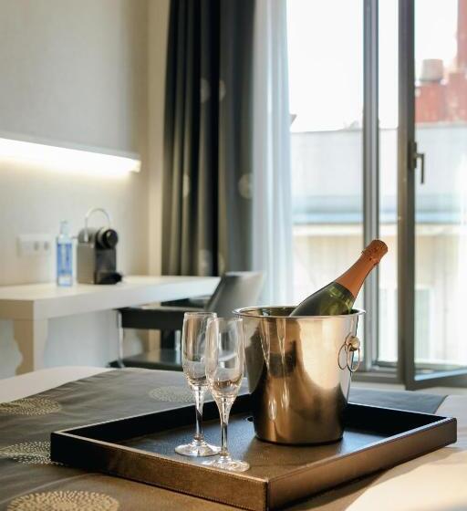 هتل Catalonia La Boquería