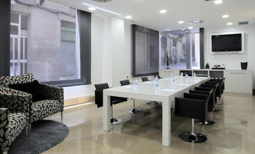 هتل Catalonia La Boquería