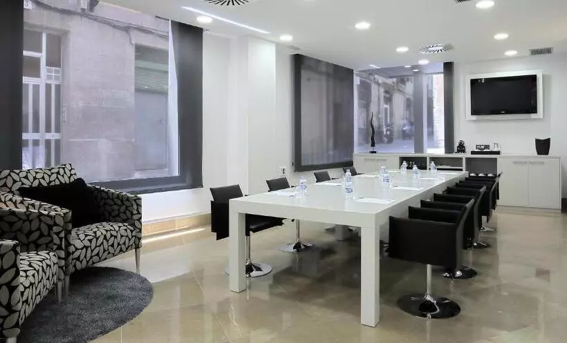 Отель Catalonia La Boquería