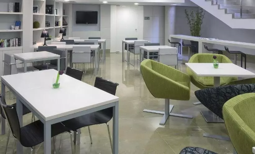 Отель Catalonia La Boquería