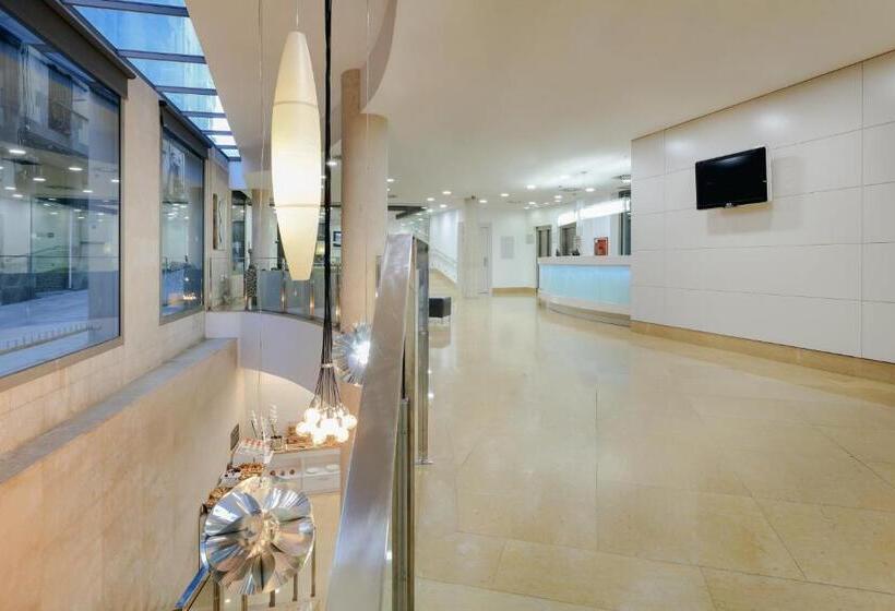 هتل Catalonia La Boquería