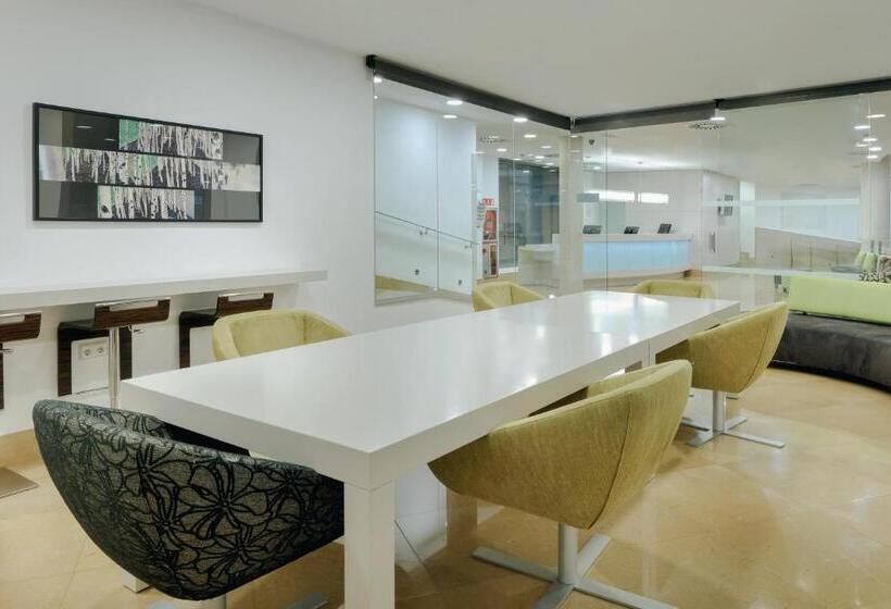 هتل Catalonia La Boquería