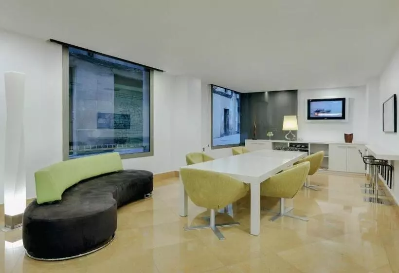 Отель Catalonia La Boquería