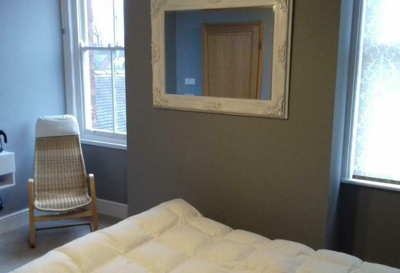 Lansdown House Bed & Breakfast