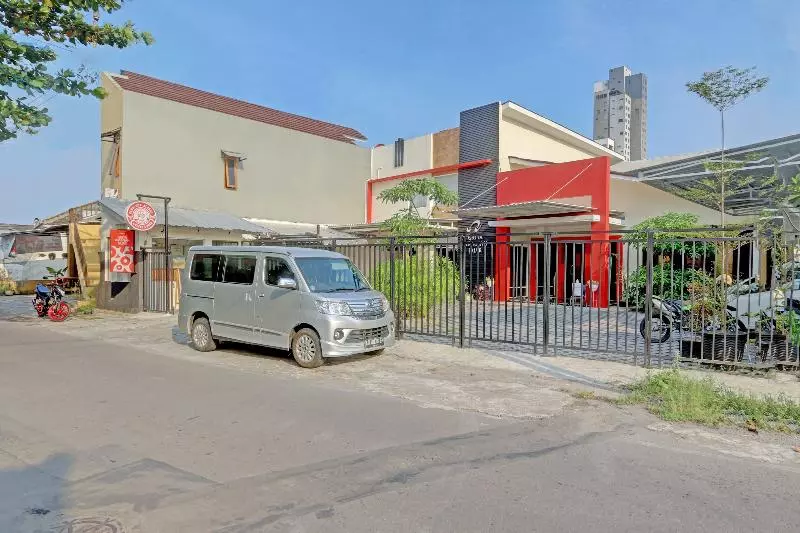 ホテル Capital O 90410 Griya Amanah Jajar Syariah