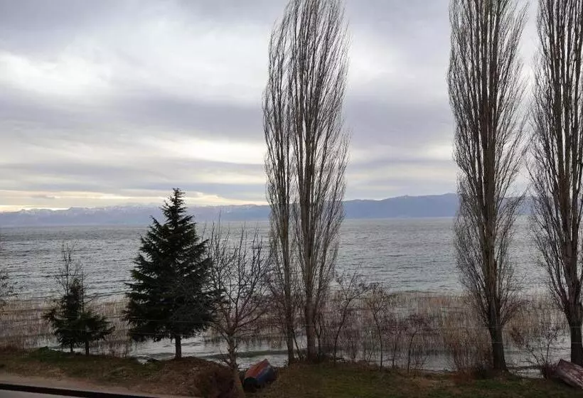 پانسیون Ajkoski Apartments Pestani
