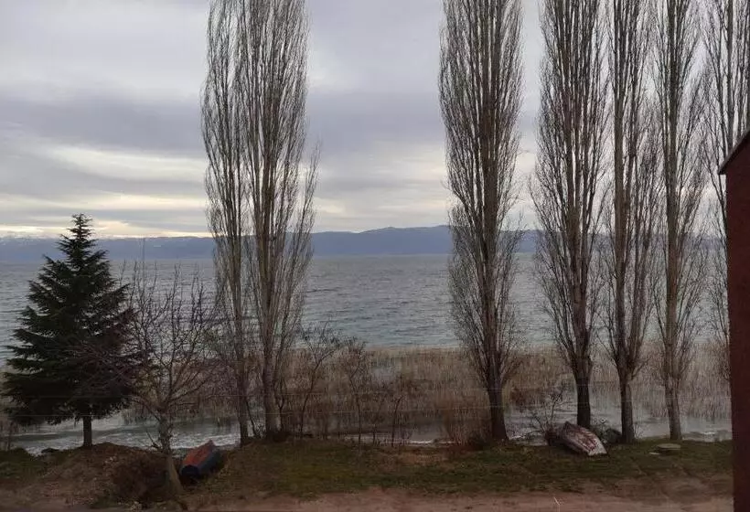 پانسیون Ajkoski Apartments Pestani