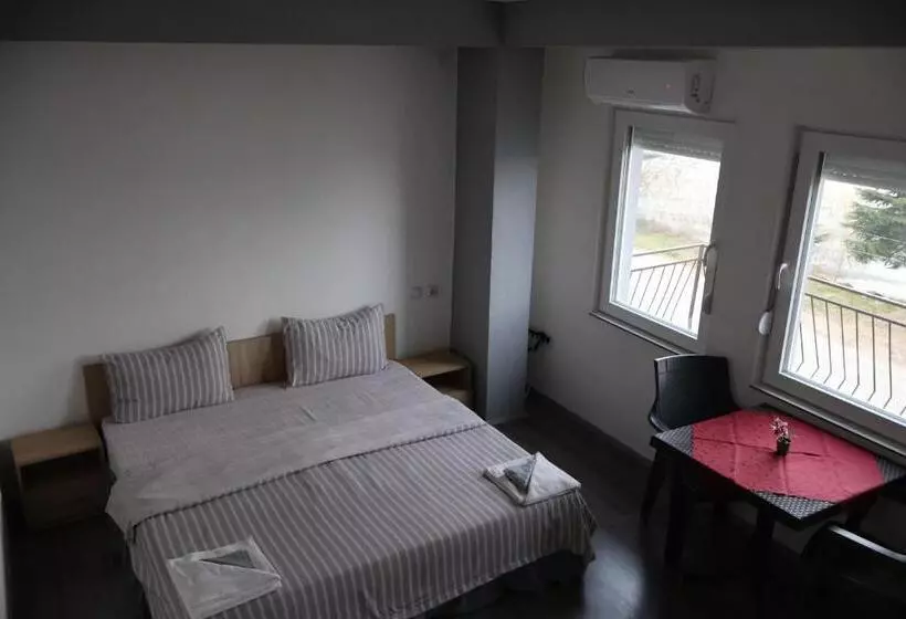 پانسیون Ajkoski Apartments Pestani