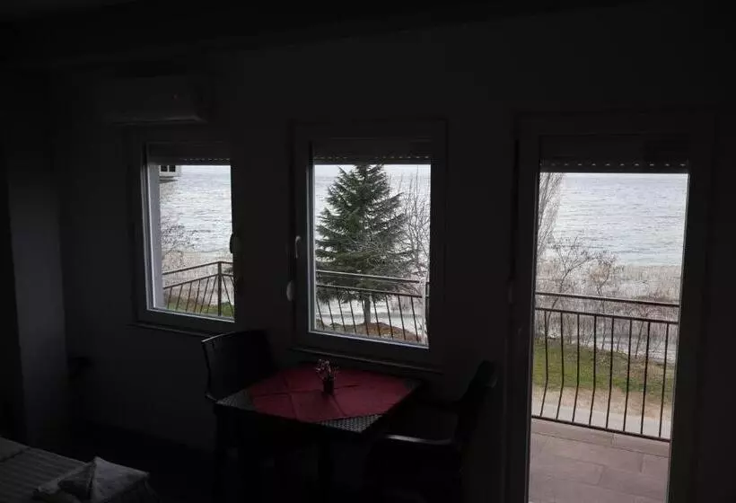 پانسیون Ajkoski Apartments Pestani