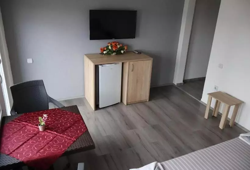 پانسیون Ajkoski Apartments Pestani