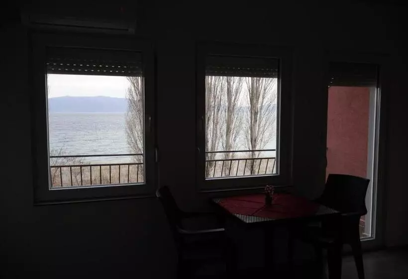 پانسیون Ajkoski Apartments Pestani