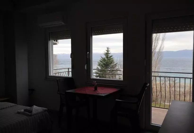 پانسیون Ajkoski Apartments Pestani