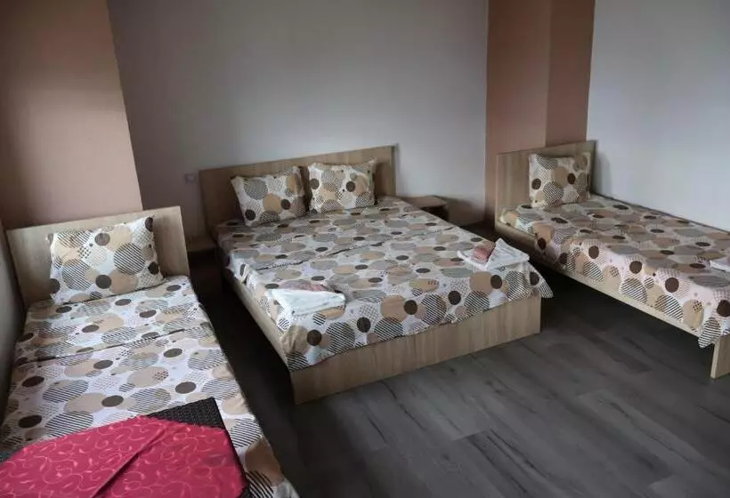 پانسیون Ajkoski Apartments Pestani