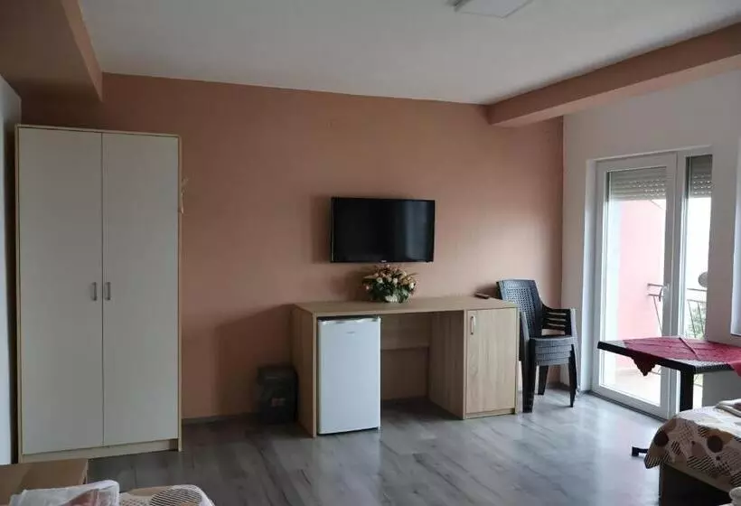 پانسیون Ajkoski Apartments Pestani
