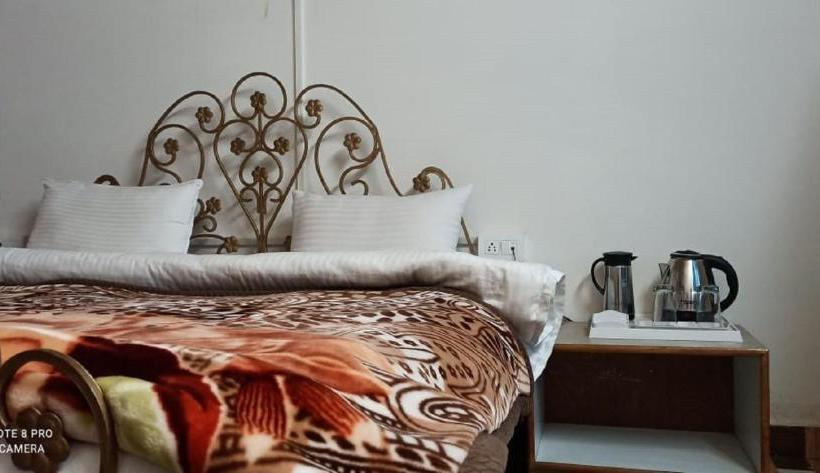 ホテル Kasauli Nature Inn