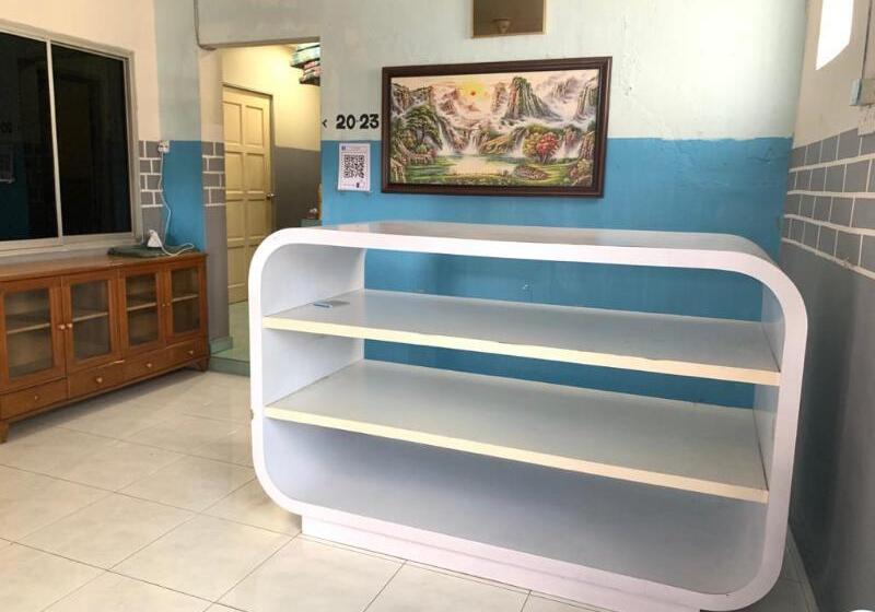 ホテル Oyo 90252 Penginapan Wahee