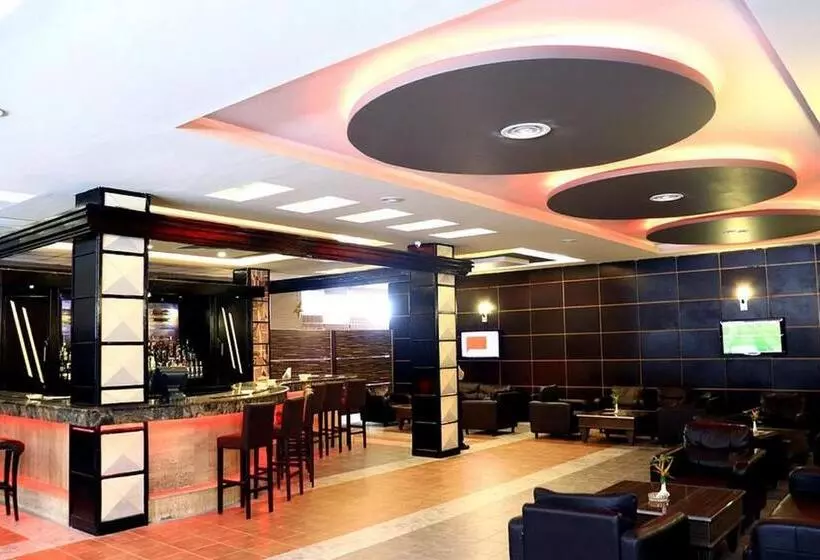 پانسیون Room In Lodge   Mckay Resort Suites