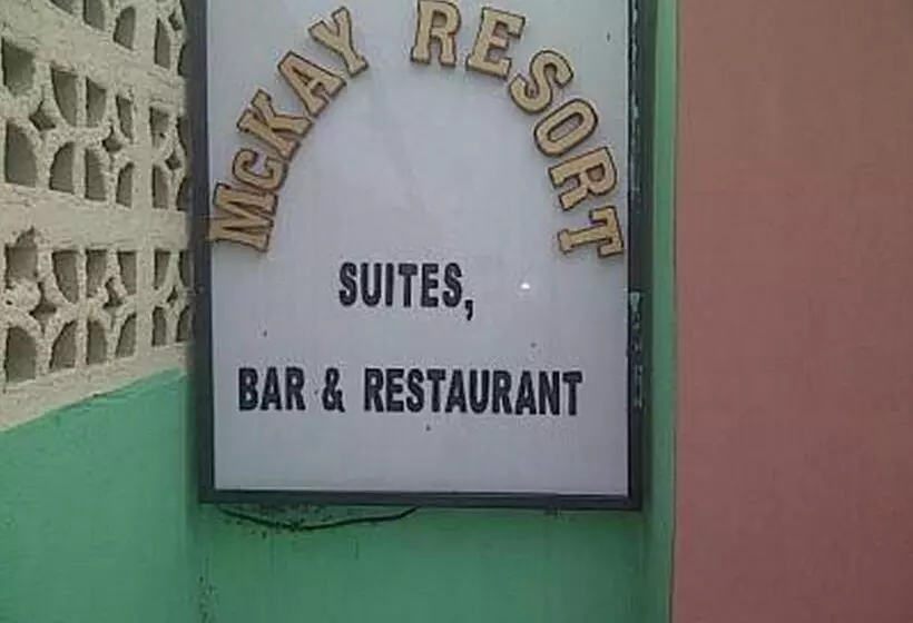 پانسیون Room In Lodge   Mckay Resort Suites