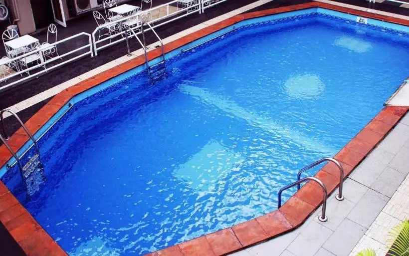 پانسیون Decastle Luxury Home