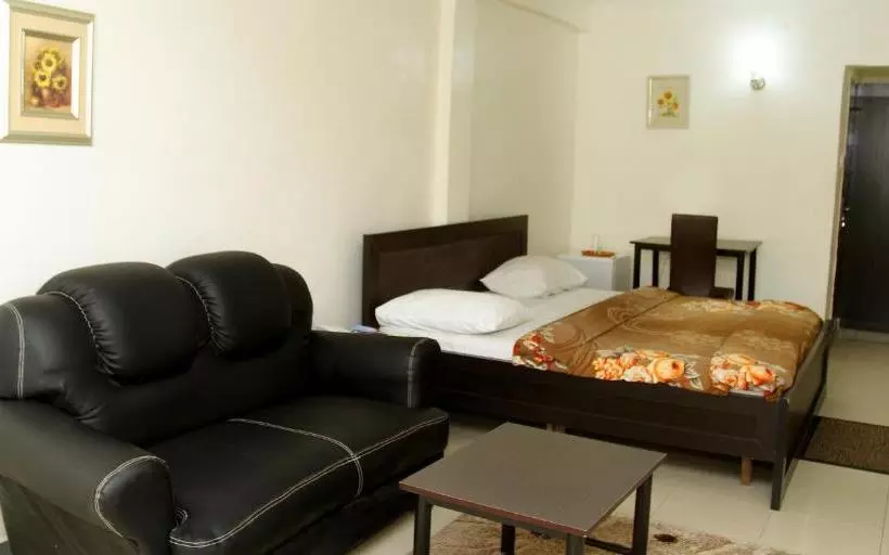 پانسیون Decastle Luxury Home