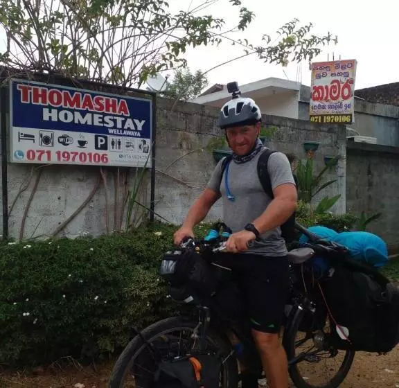 ペンション Thomasha Homestay & Tuk Tuk Service