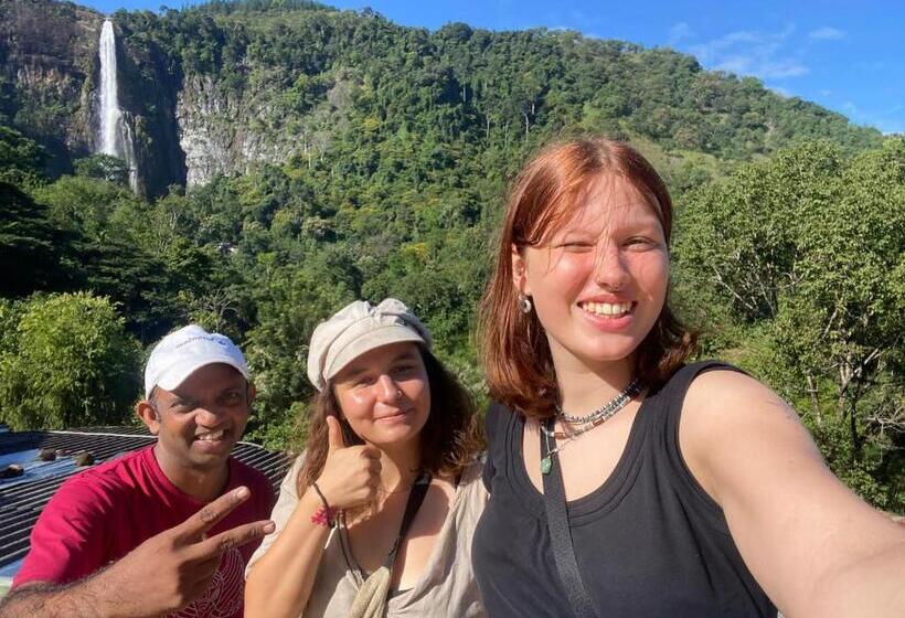 Pensione Thomasha Homestay & Tuk Tuk Service