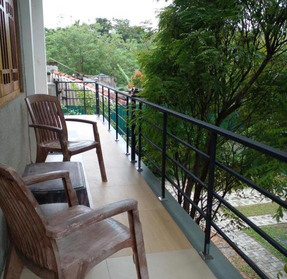 Pensione Thomasha Homestay & Tuk Tuk Service