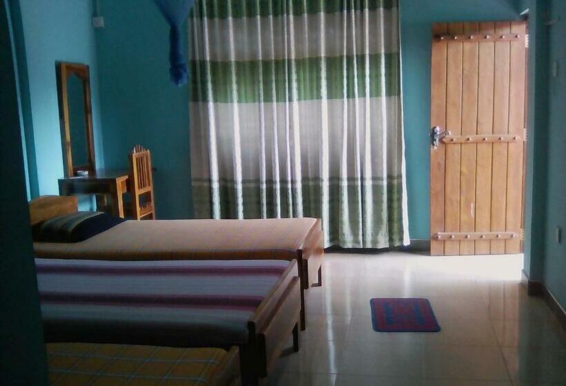 Pensione Thomasha Homestay & Tuk Tuk Service