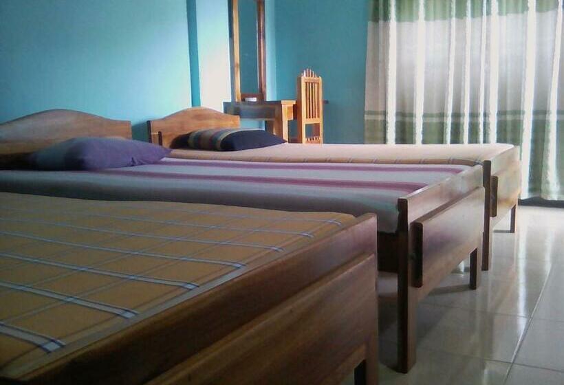 Pensione Thomasha Homestay & Tuk Tuk Service