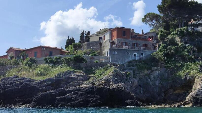 ベッドアンドブレックファースト Villa Flora Argentario