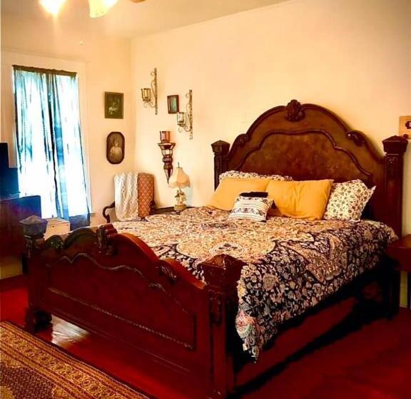 Historic 1912 Hoover House Bed And Breakfast