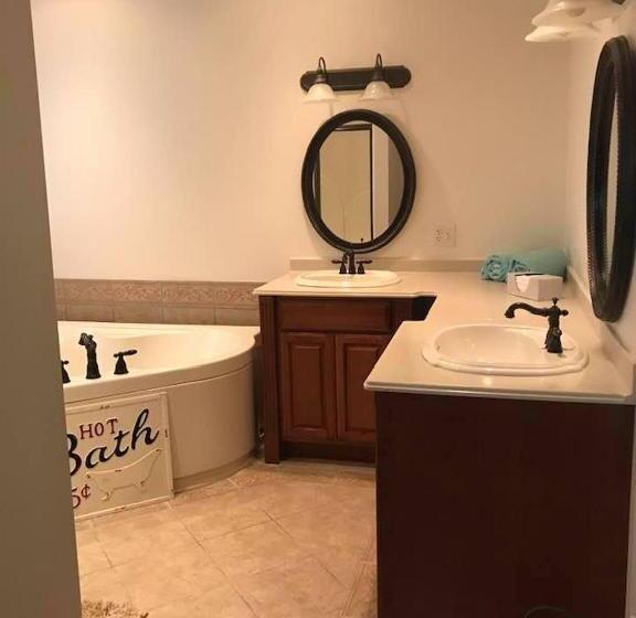 Historic 1912 Hoover House Bed And Breakfast