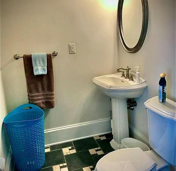 Historic 1912 Hoover House Bed And Breakfast