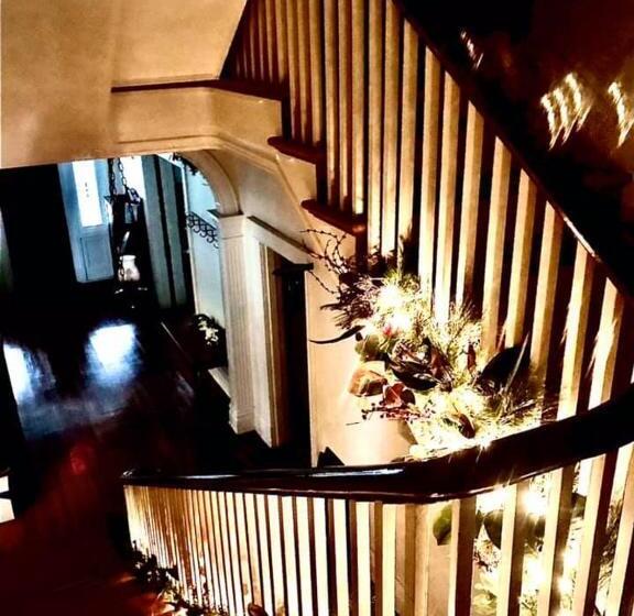 Historic 1912 Hoover House Bed And Breakfast