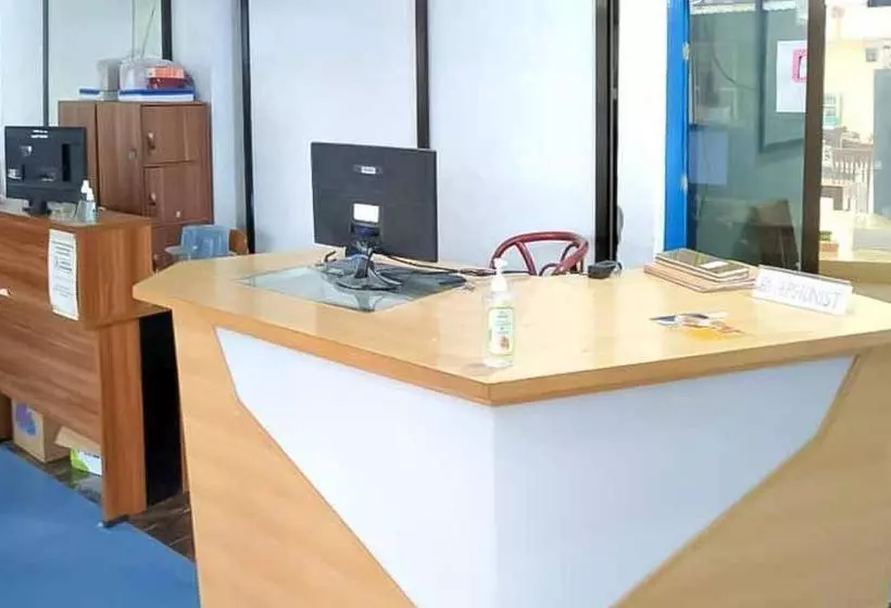 ホテル Sas Guest House Mitra Reddoorz At Darmo Park 2 Surabaya