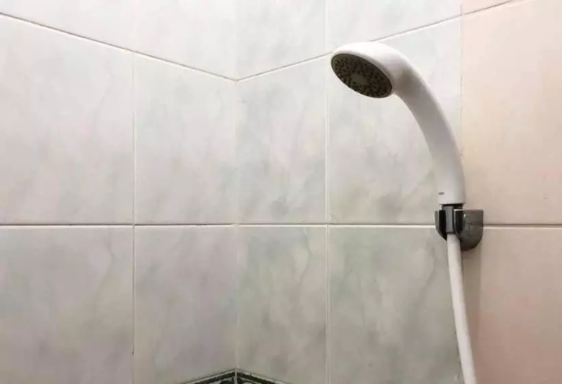 ホテル Sas Guest House Mitra Reddoorz At Darmo Park 2 Surabaya