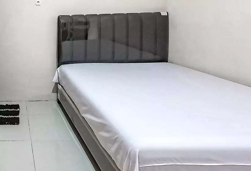 ホテル Sky In Homestay Syariah Near Rsud Sogaten