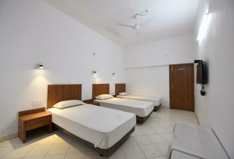 בית מלון כפרי Mayur