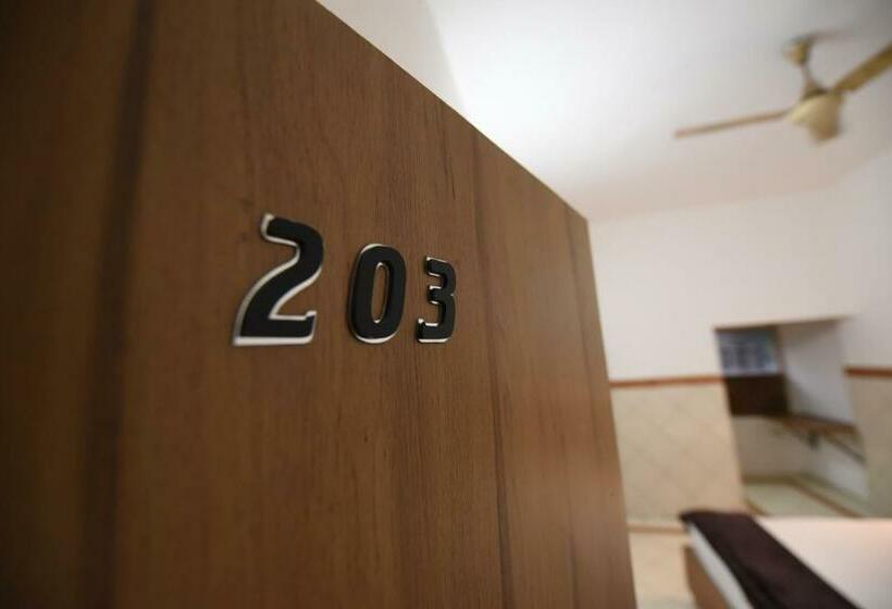 בית מלון כפרי Mayur