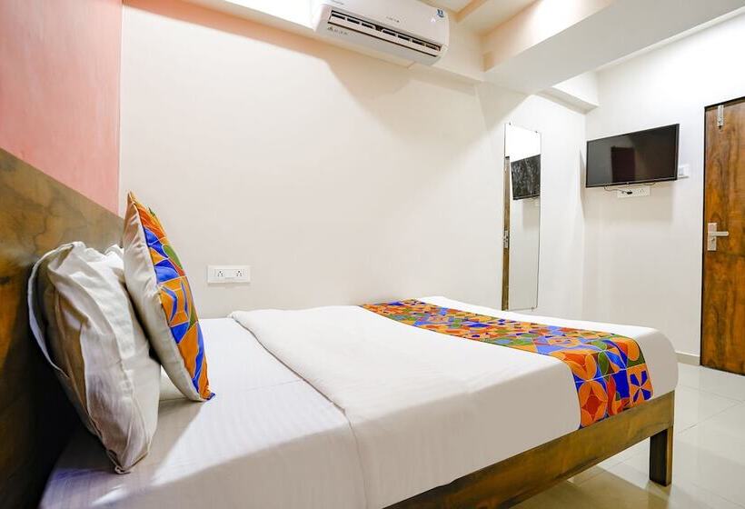 هتل Super Collection O Adajan Formerly Royal Paradise