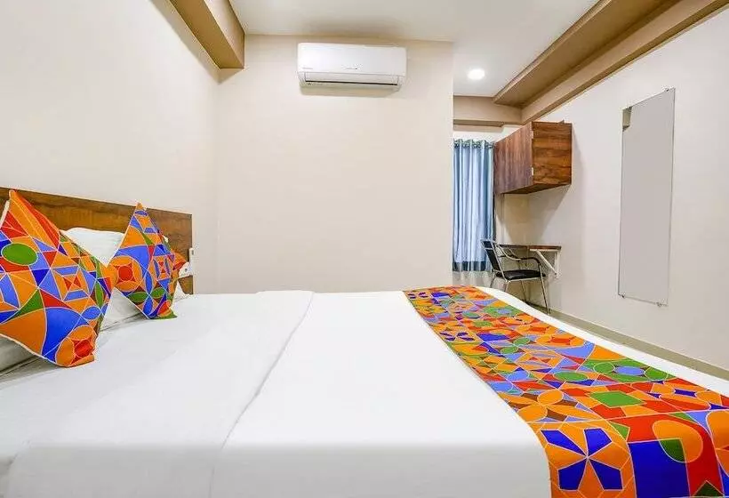 Hotelli Super Collection O Adajan Formerly Royal Paradise