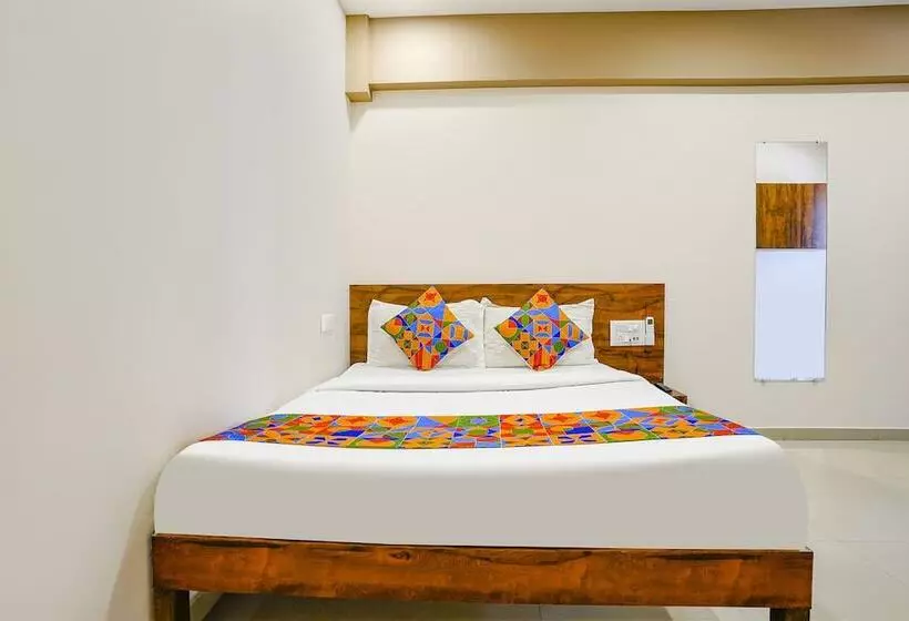 Hotelli Super Collection O Adajan Formerly Royal Paradise