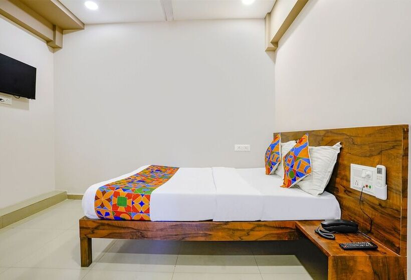 هتل Super Collection O Adajan Formerly Royal Paradise