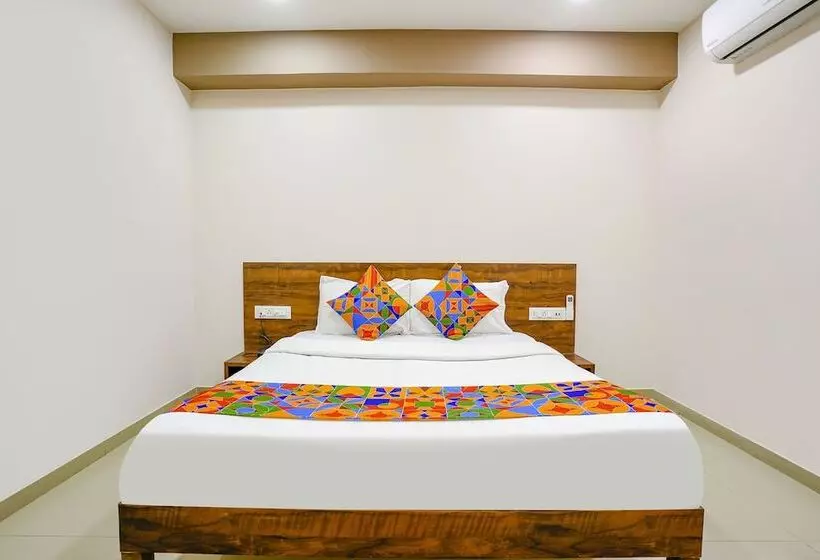 Hotelli Super Collection O Adajan Formerly Royal Paradise