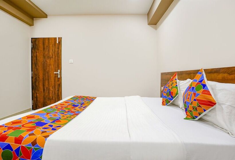 هتل Super Collection O Adajan Formerly Royal Paradise