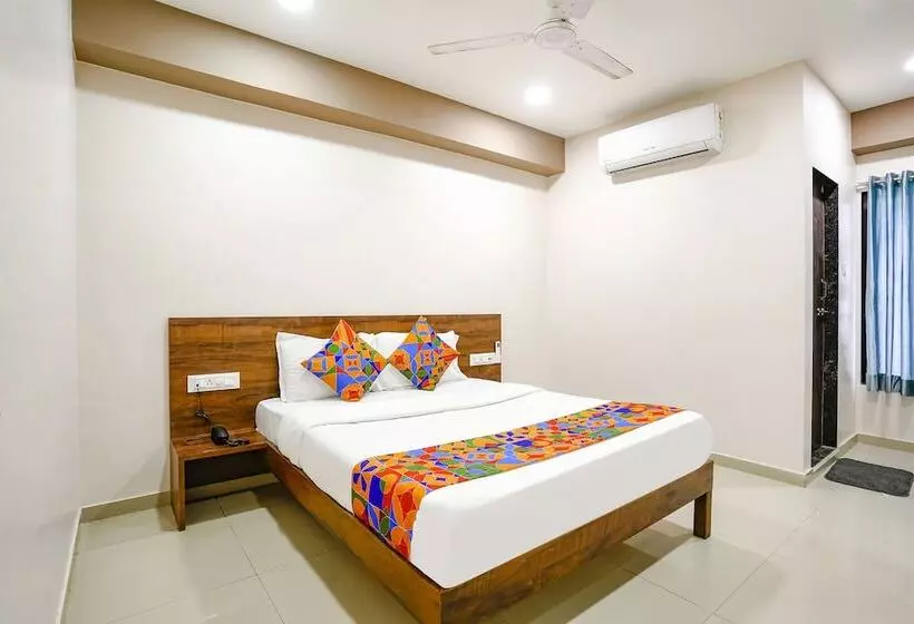 Hotelli Super Collection O Adajan Formerly Royal Paradise
