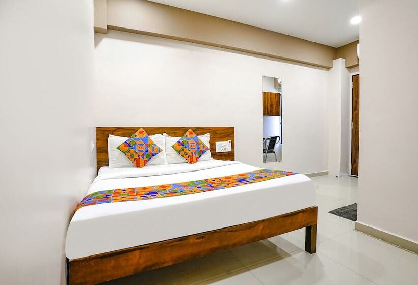 هتل Super Collection O Adajan Formerly Royal Paradise